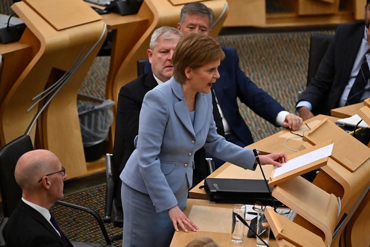 Menteri Pertama Skotlandia Nicola Sturgeon saat Mengumumkan Pengunduran Dirinya