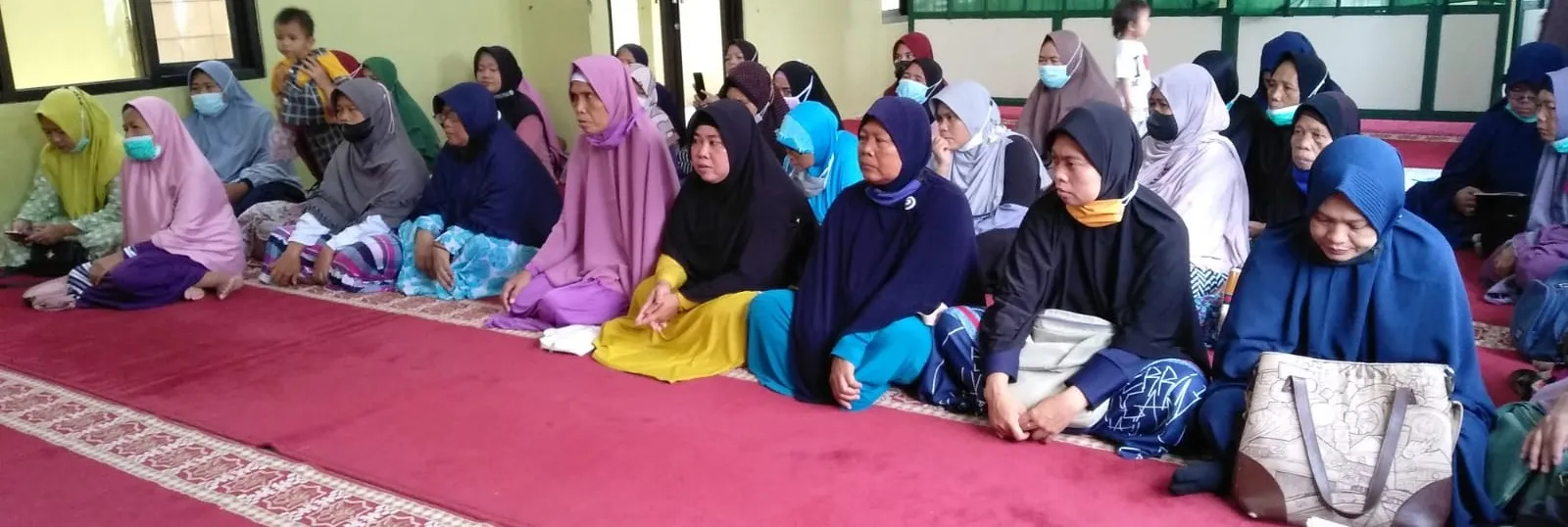 Peran Emak-Emak Pengajian Saat di Rumah