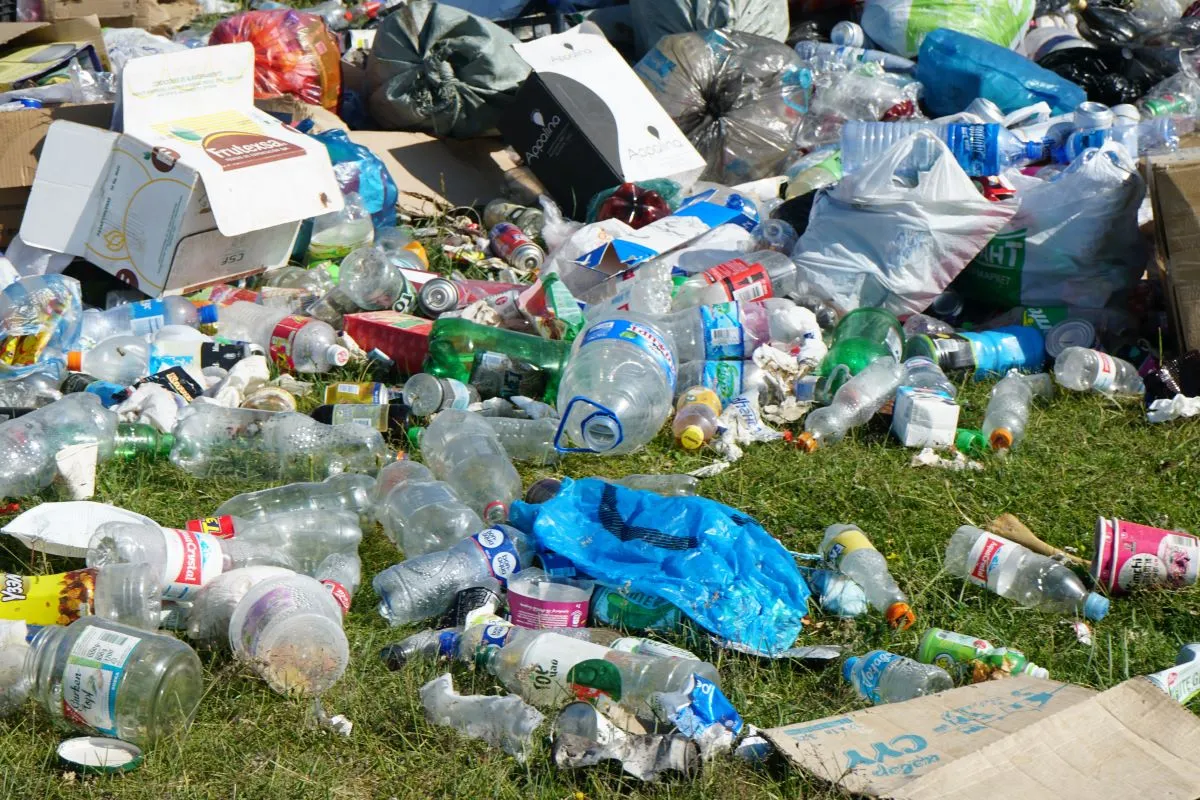 Sampah yang Bertebaran di Antara Klaim Keimanan