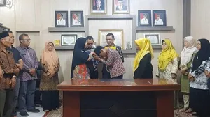 Bupati Limapuluh Kota: “Mengapa Justru Guru yang Disuruh Minta Maaf?”