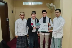 Jamaah Masjid Darussalam Bojonggede Serahkan Donasi untuk Gaza