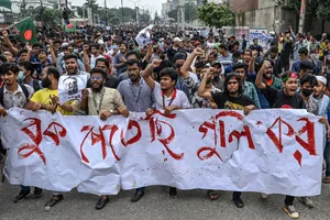 Demonstrasi Mematikan Gulingkan Perdana Menteri Bangladesh