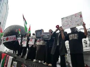 Berbagai Komunitas Peduli Palestina Bandung Protes Penculikan Aktivis Kemanusiaan dalam Kapal Madleen oleh Penjajah Israel