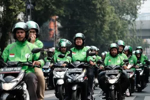 IDEAS: Rencana Pemerintah Naikkan Tarif Ojol Tambah Beban Penumpang