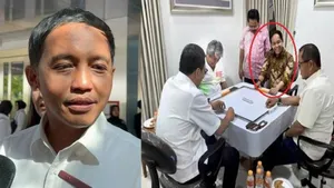 Raja Bertaruh Moral Politik di Meja Domino