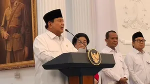 Indonesia Kini: Seakan Memotong Ranting Kecil Sambil Membiarkan Batang Busuk Tetap Berdiri