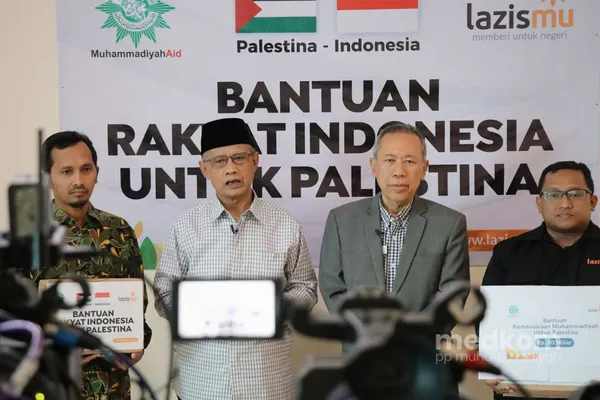 Muhammadiyah Serahkan Bantuan dari Rakyat Indonesia untuk Palestina