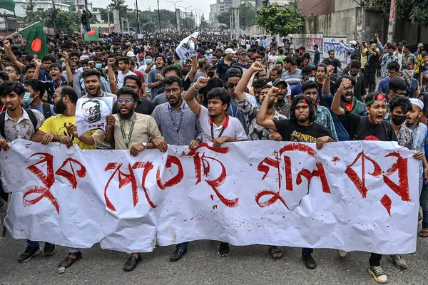 Demonstrasi Mematikan Gulingkan Perdana Menteri Bangladesh