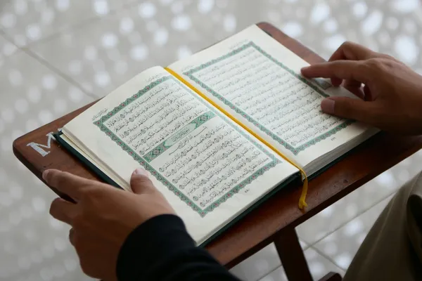 Sebutan atau Panggilan Allah kepada Manusia di dalam Al-Qur'an