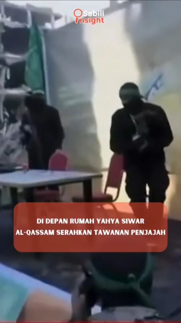 Di Depan Rumah Yahya Sinwar Al Qassam Serahkan Tawanan Penjajah