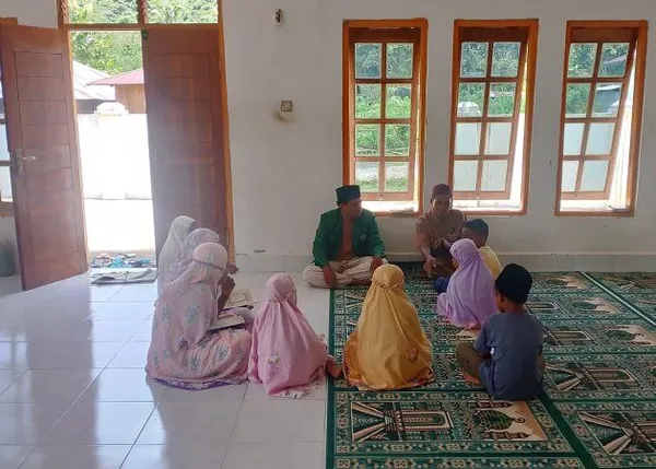 Berantas Buta Huruf Al Qur'an, Para Ustadz Muda Lintas Pulau Adakan “Gerakan NTT Mengaji”