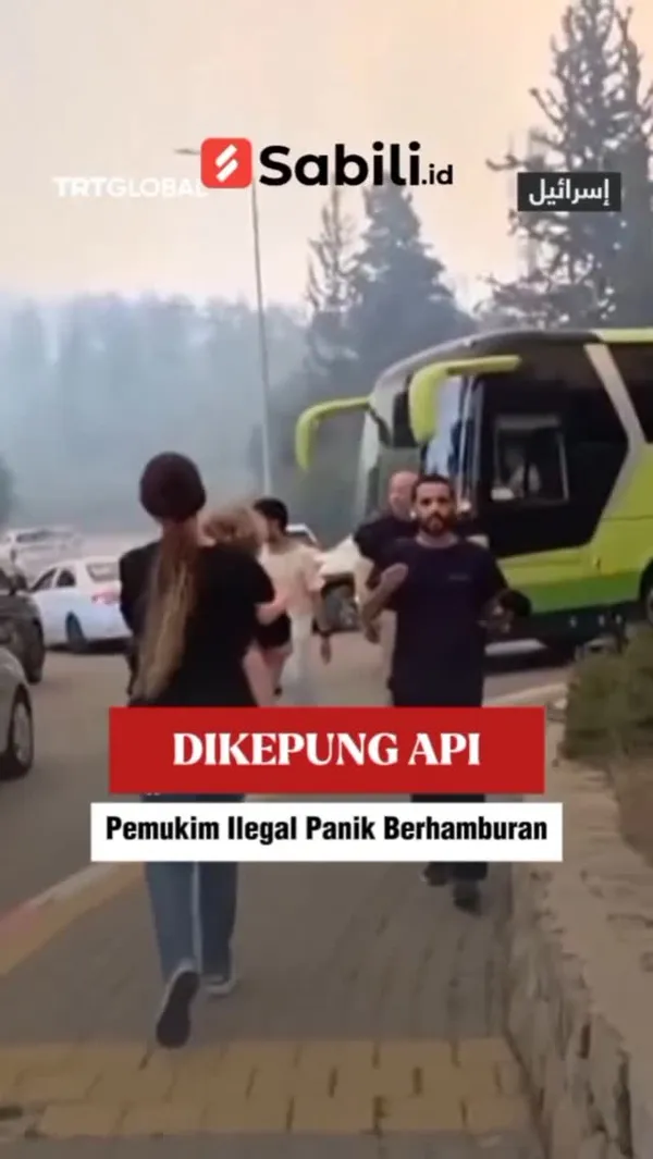 Dikepung Api, Pemukim Ilegal Panik Berhamburan