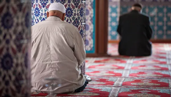 Bolehkah Shalat di Masjid yang Dibangun Orang Non Muslim yang Hartanya Tercampur Haram?