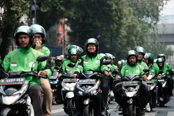 IDEAS: Rencana Pemerintah Naikkan Tarif Ojol Tambah Beban Penumpang