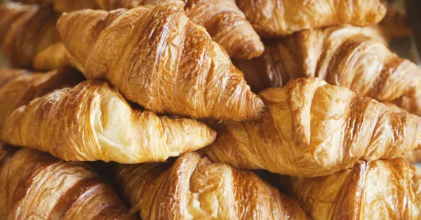Antara "Croissant" dan "Bubuy Bulan-Sangray Bentang" (Ingatan Kolektif Komunisme, Islam, dan Turki Ustmani)
