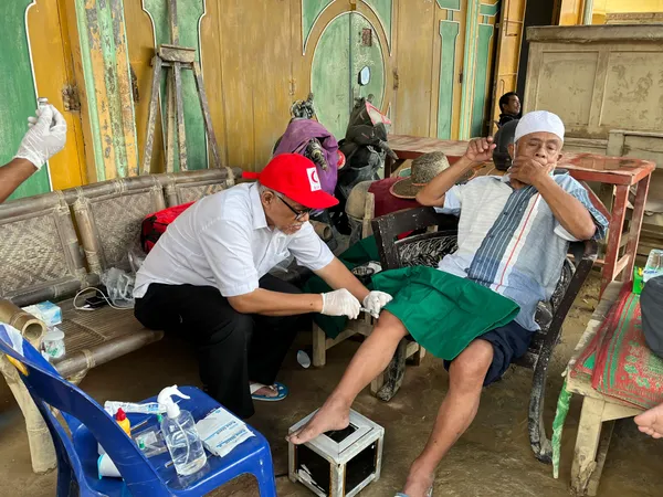 Ikhtiar Kemanusiaan Tenaga Medis di Aceh Tamiang