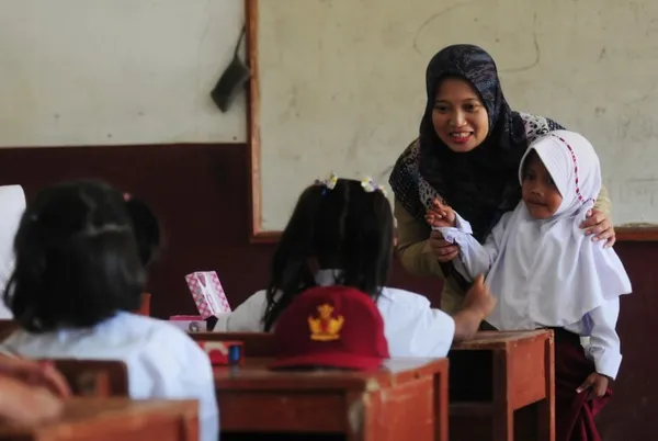 Dinamika Kesejahteraan Guru: Mengurai Paradoks Pahlawan Tanpa Tanda Jasa